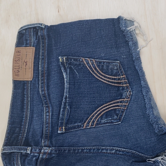 🎀🎀 2 pairs of Hollister jean shorts - Picture 10 of 12